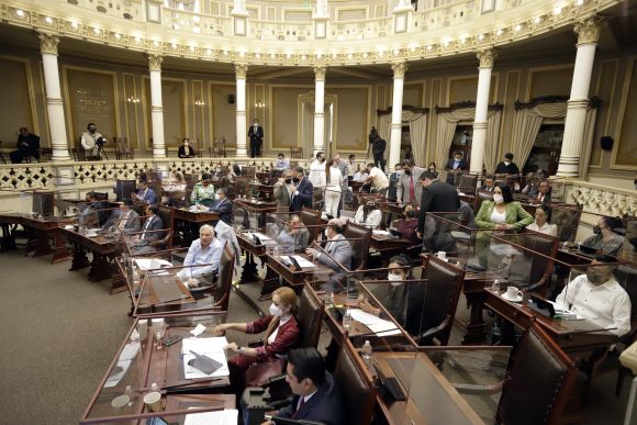 Mujeres demandan aprobación de Ley 3 de 3