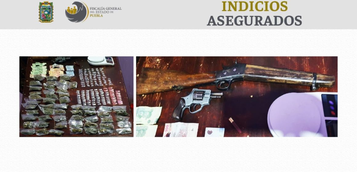 En Atlixco, FGE detuvo a tres personas con armas y 204 dosis de droga