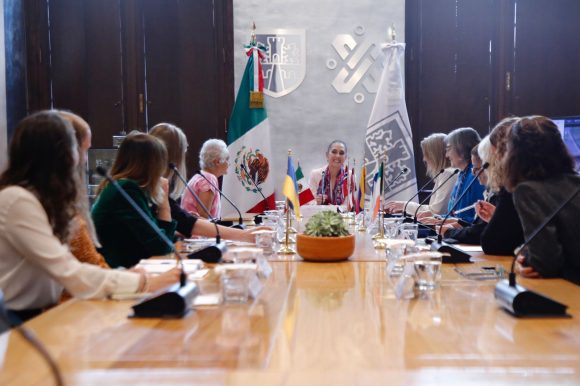 Intercambia Claudia Sheinbaum experiencias de gobierno con mujeres representantes de embajadas de México en ocho países