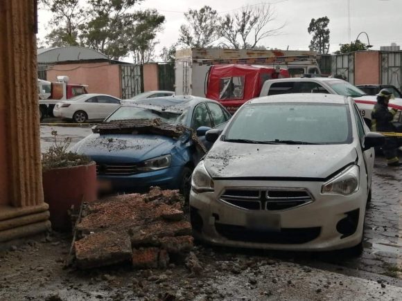 Desploma parte del techo del centro comercial El Campanario