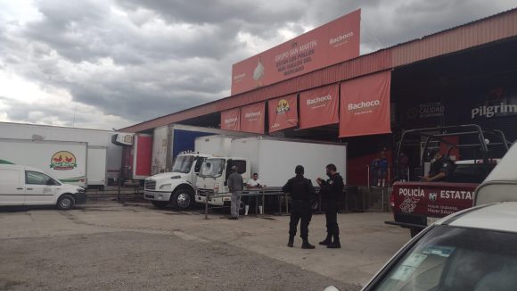Clausura SOAPAP descargas ilegales de pollerias de la Central de Abasto