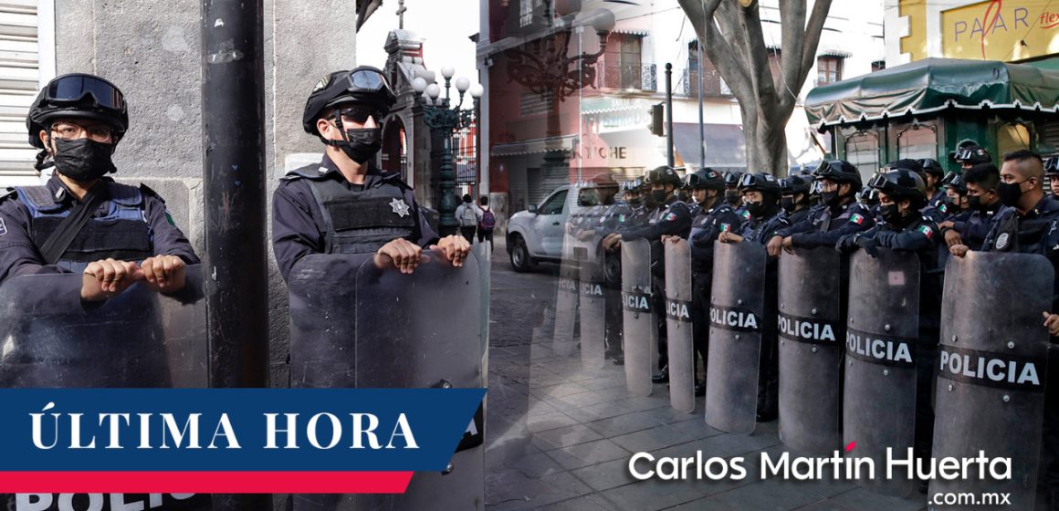 (VIDEO) Se enfrentan ambulantes contra policías en pleno Centro de Puebla