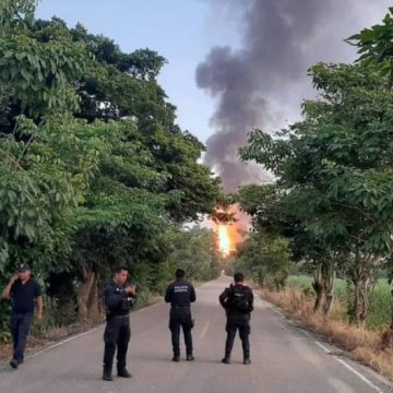 Explosión en un ducto de Pemex provoca incendios y la evacuación en Veracruz