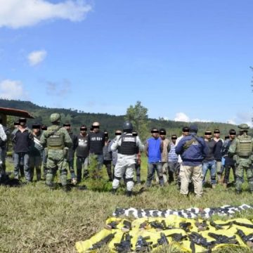 Capturan a 37 sicarios en presunto “narcocampamento” en Michoacán