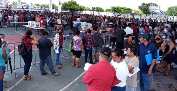Reportan disturbios y acarreo en centros de votación de Morena