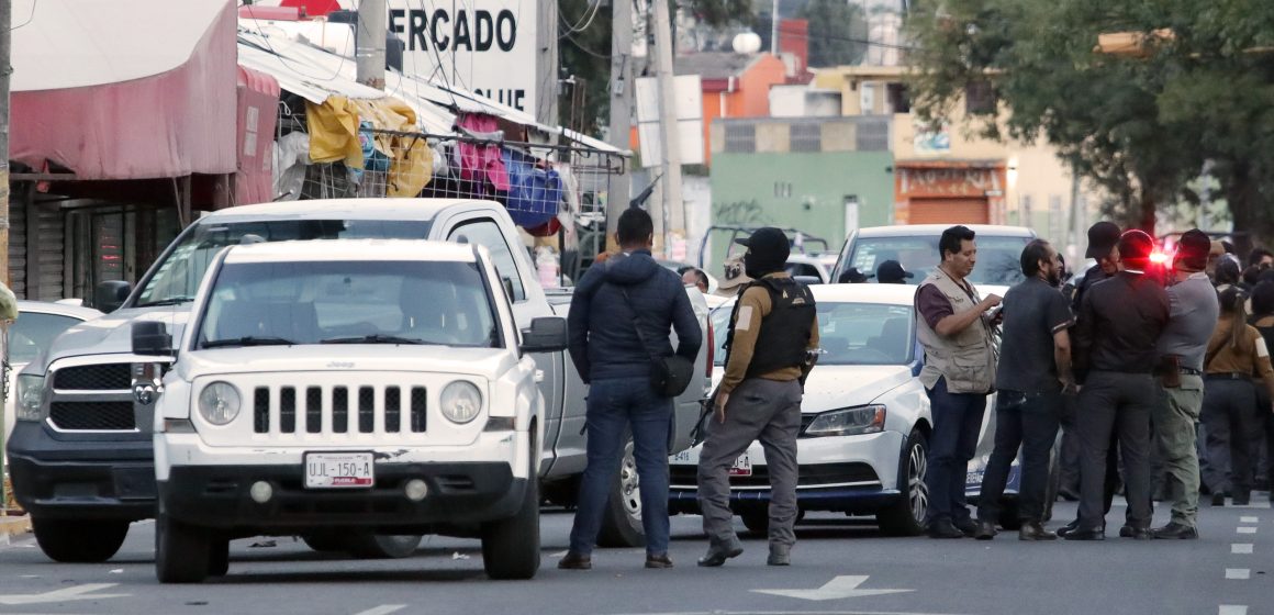Aseguran 400 dosis de droga tras cateos en los mercados Morelos y Unión