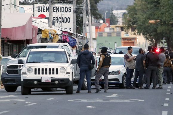 Aseguran 400 dosis de droga tras cateos en los mercados Morelos y Unión