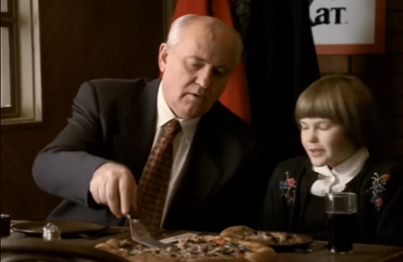 Mijaíl Gorbachov; su participación en comercial de pizza e inspiración para el grupo Locomía