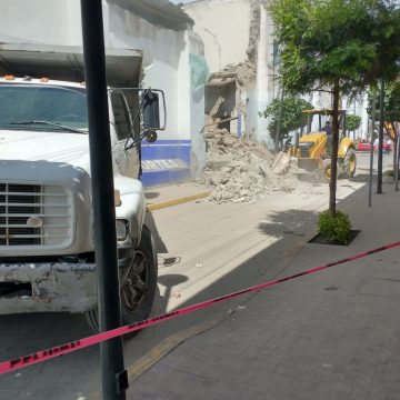 Casona en el centro de Izúcar sufrió derrumbe