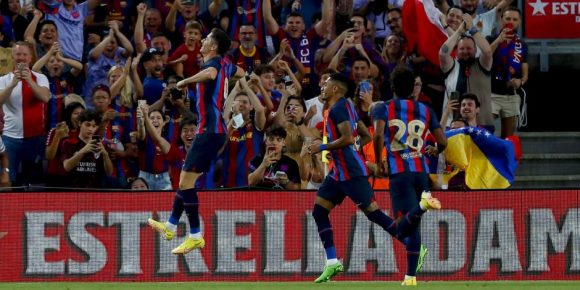 Barcelona golea 6-0 a Pumas