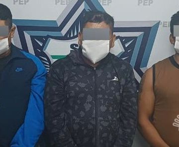 En Acatzingo detiene a tres personas en aparente posesión de armas y droga