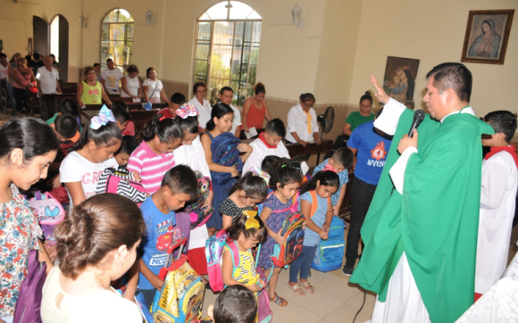 En Tamaulipas bendicen las mochilas para el regreso a clases