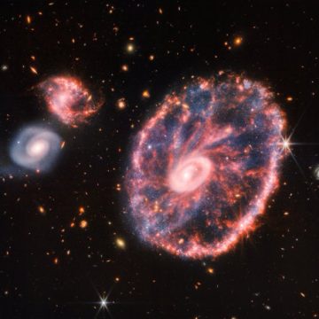 Caos de la Galaxia Rueda de Carro; nueva imagen del telescopio James Webb