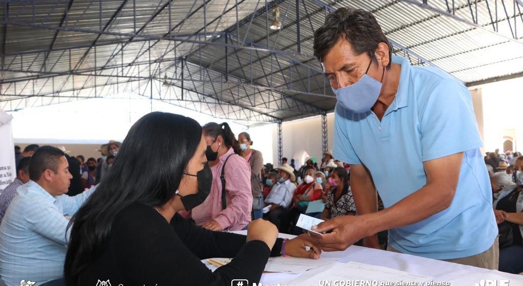 Entrega Desarrollo Rural 207 cheques por sequía en la Mixteca