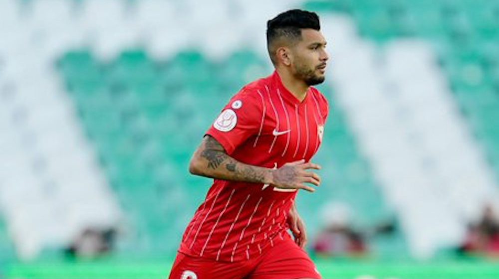 Tecatito Corona lesionado en entrenamiento con el Sevilla