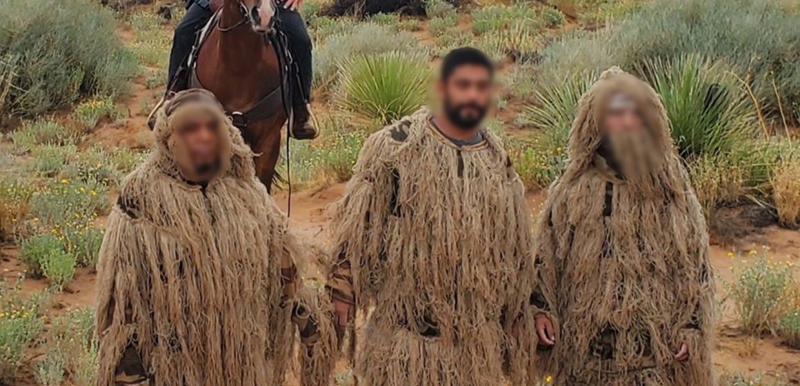 Con camuflaje estilo ‘Chewbacca’, detienen en Nuevo México a tres migrantes