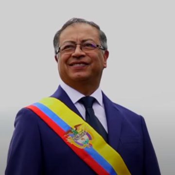 Gustavo Petro asume como el primer presidente izquierdista de Colombia