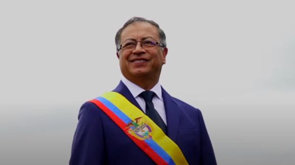 Gustavo Petro asume como el primer presidente izquierdista de Colombia
