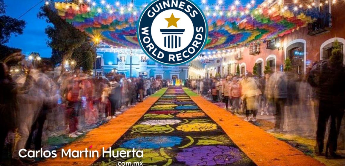 Huamantla logra récord Guinness por alfombra de aserrín más grande del mundo