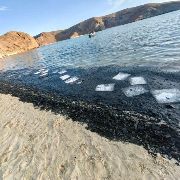 Cierran playa Balandra en La Paz  por derrame de combustible