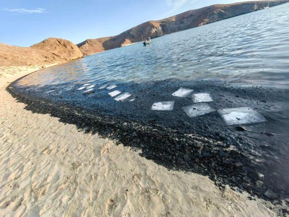 Cierran playa Balandra en La Paz  por derrame de combustible