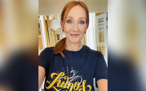 Amenazan a  J. K. Rowling tras apoyar al escritor Salman Rushdie