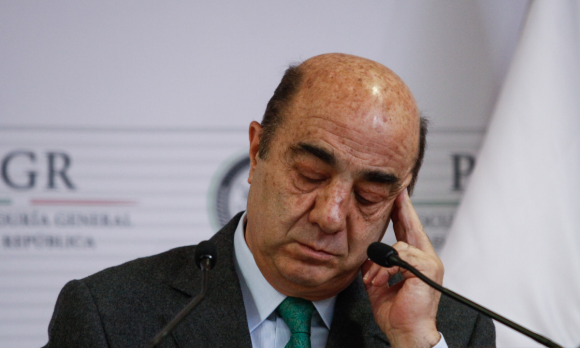 Detiene la FGR al ex procurador Jesús Murillo Karam