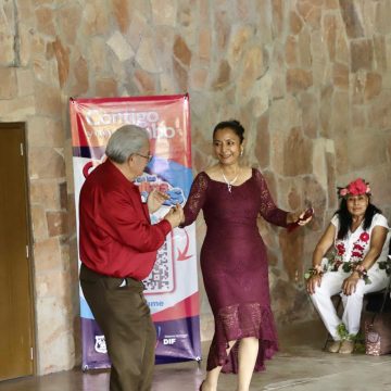 SMDIF celebra el Día del Adulto Mayor con gran baile en la Laguna de Chapulco