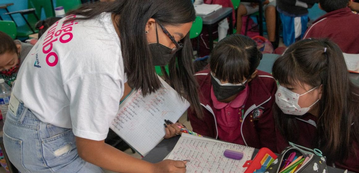 Se regularizan a más de 900 niños en curso de verano del SMDIF Puebla