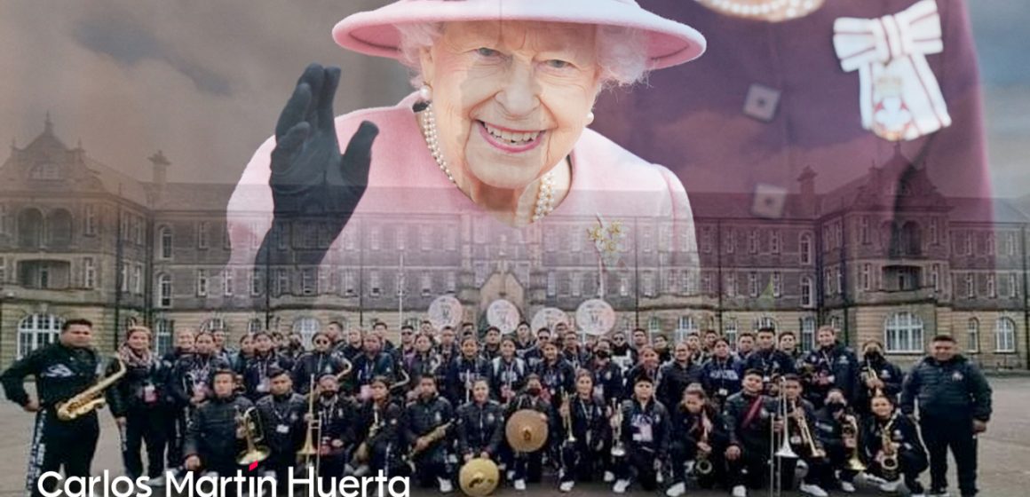 Banda de música de Tehuacán, lista para tocar ante la Reina Isabel II