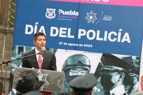 WhatsApp-Image-2022-08-27-at-1.55.37-PM Eduardo Rivera Pérez, entrega condecoraciones en el marco del día del policía