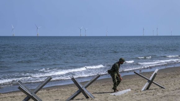 Taiwán emite alerta tras maniobras militares de China