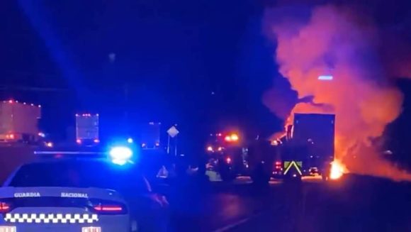 Bloqueo e incendio se registró durante la madrugada en Zacatecas