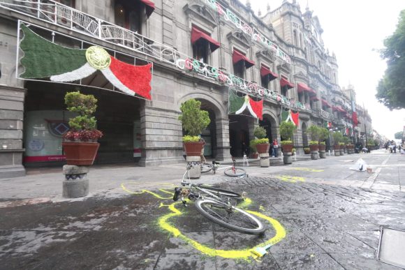 Ciclistas cuestionan la falta de cinemómetros en Puebla