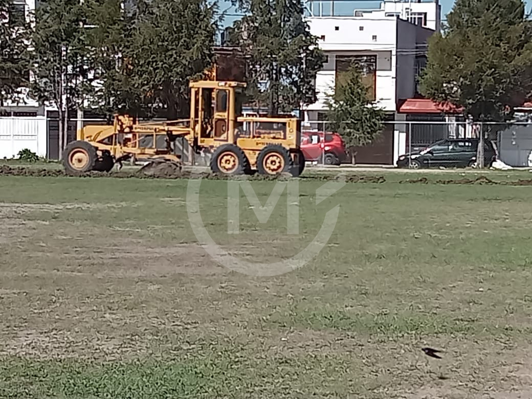 Alcalde de Cuautlancingo destruye con maquinaria campos de fútbol americano