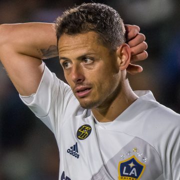 Ofrece ‘Chicharito’ disculpa al niño que negó autógrafo