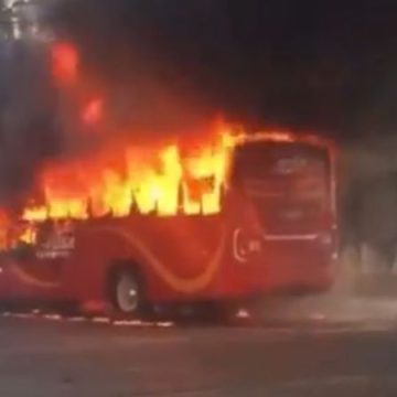 Violencia en Baja California; reportan  incendios de camiones y autos