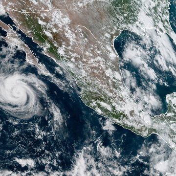 ‘Howard’ se intensifica a huracán categoría 1 al suroeste de Baja California Sur