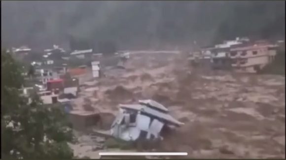 Lluvias torrenciales dejan más de mil muertos en Pakistán