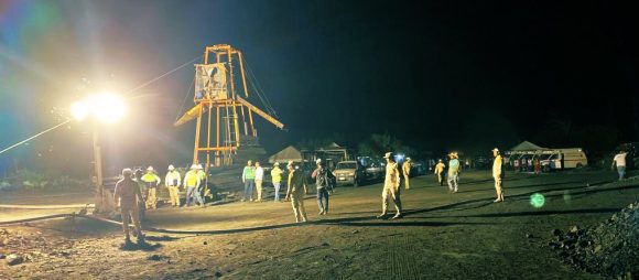 Continúa atrapados los 10 mineros en Sabinas, Coahuila