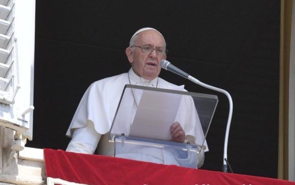 Papa Francisco ofrece sus oraciones por víctimas de estampida en Seúl
