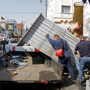 Retirarán casetas de periódicos que se han convertido en basureros