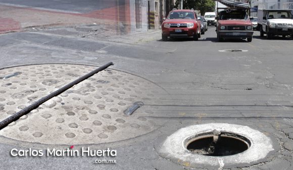 robo de tapas Destinan 10 mdp para reponer tapas, pero se las vuelven a robar