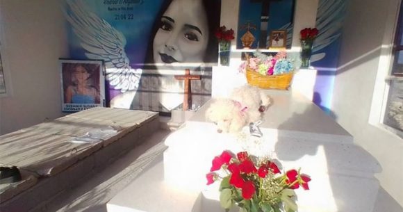 Bombona, la perrita de Debanhi Escobar, la sigue extrañando y va a su tumba