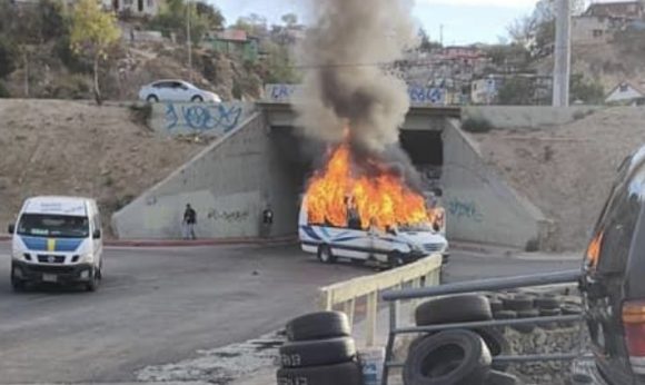 Consulado de EU emite alerta tras jornada de violencia en Baja California