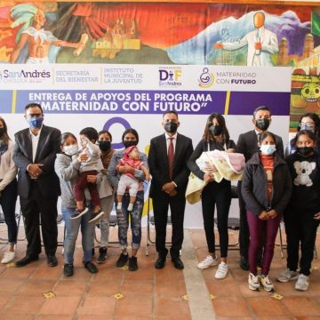 Entregan apoyos del programa “Maternidad con Futuro” a jóvenes sanandreseños