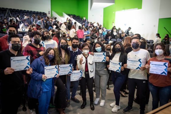 A_Becas_10 Entrega la Rectora Lilia Cedillo becas de la Fundación BBVA a estudiantes BUAP