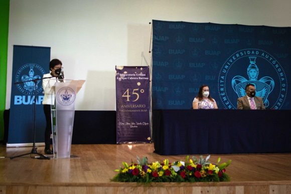 Preparatoria Urbana Enrique Cabrera Barroso conmemora su 45 aniversario