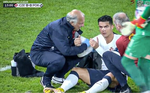 Cristiano Ronaldo sufrió fuerte golpe durante partido