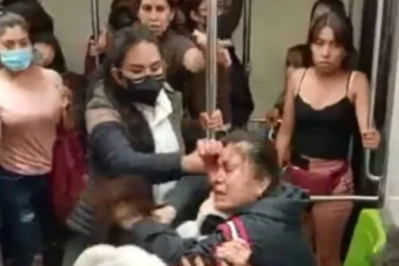 Se registra pelea entre mujeres en la línea 9 del Metro CDMX